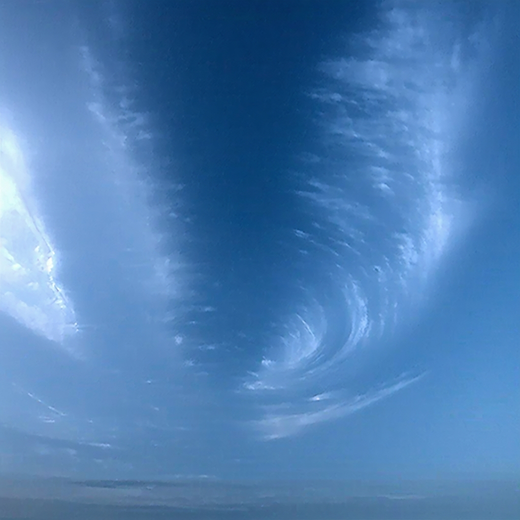 是天外空汗漫，但长风、浩浩送中秋。