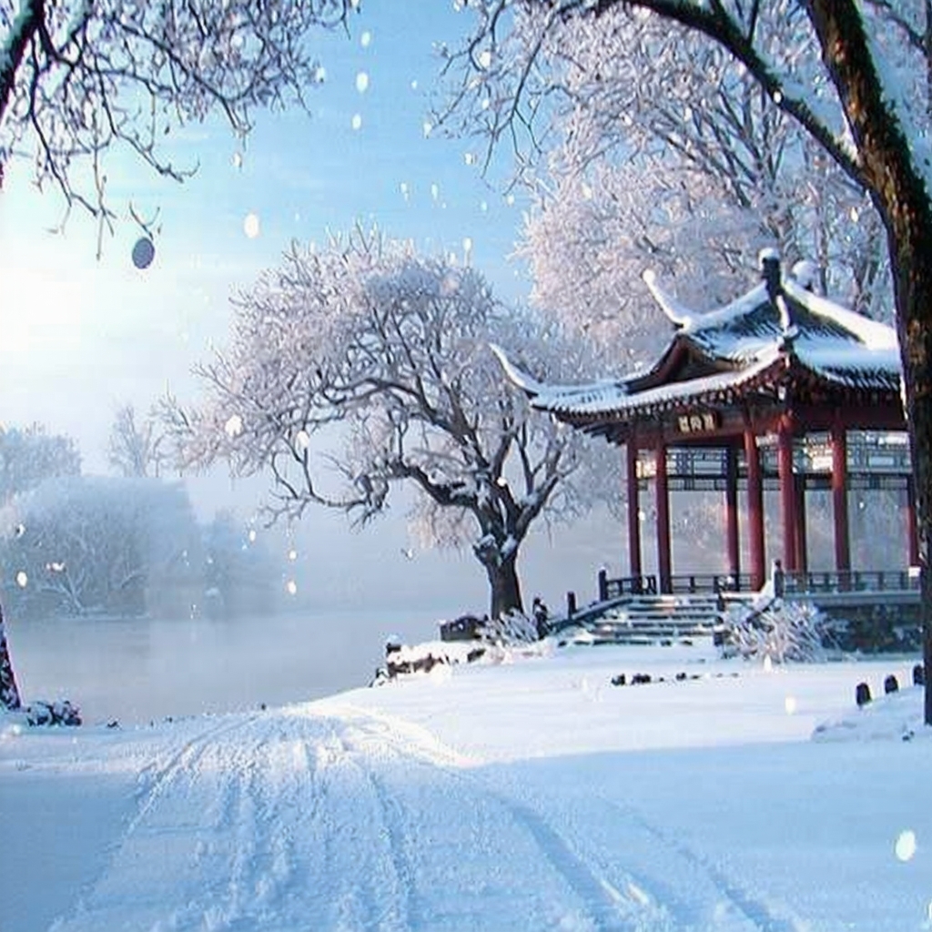 冬宜密雪，有碎玉声。